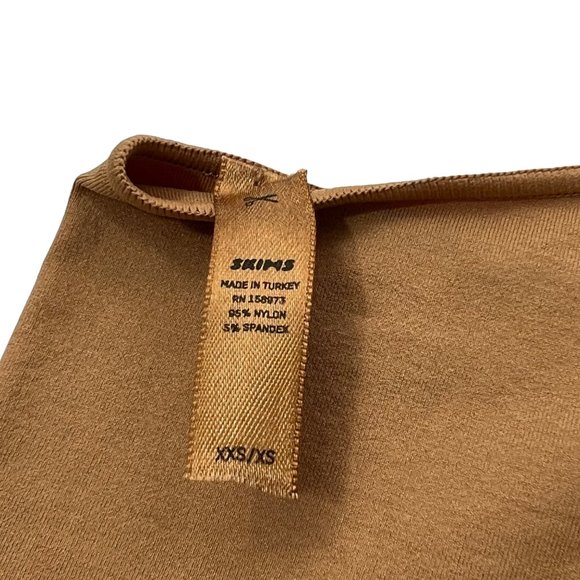 SKIMS Essential Crew Neck Sleeveless Bodysuit NEW Camel XXS/XS - Picture 10 of 13